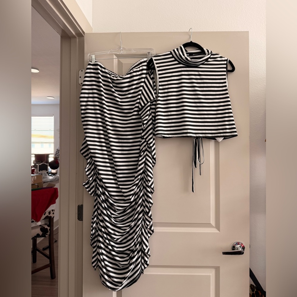 SHEIN Black and White Striped Skirt Set - Picture 2 of 9